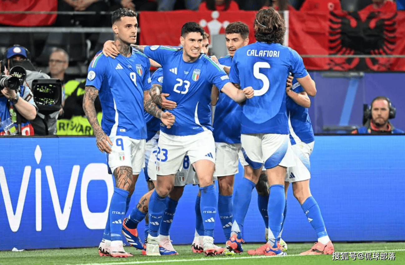 关于赛前突围战来临,意大利国家队围绕欧洲杯外线爆发,引发热议,球队文化被再次提及的信息 关于赛前突围战来临,意大利国家队围绕欧洲杯外线爆发,引发热议,球队文化被再次提及的信息