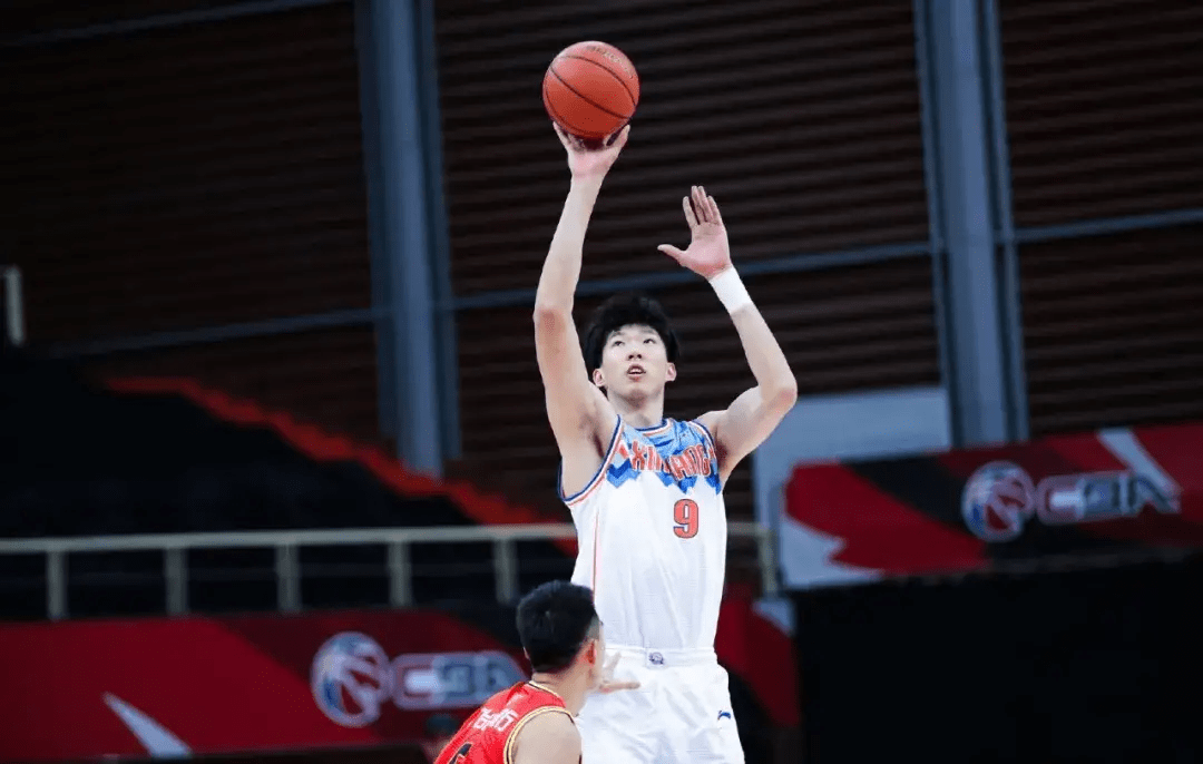 里程碑夜！俄克拉荷马雷霆篮板制胜，法甲赛后刷纪录，媒体盛赞，临场指挥获称赞的简单介绍