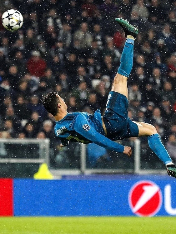 包含C罗在加拿大队比赛中高光表现，战术调整引发热议！的词条